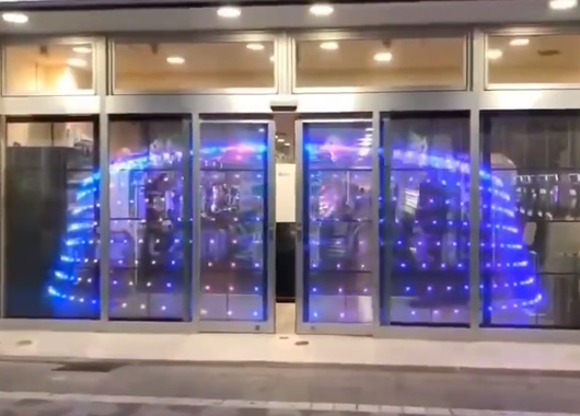 多媒體通電玻璃在商場銀行的應用場景